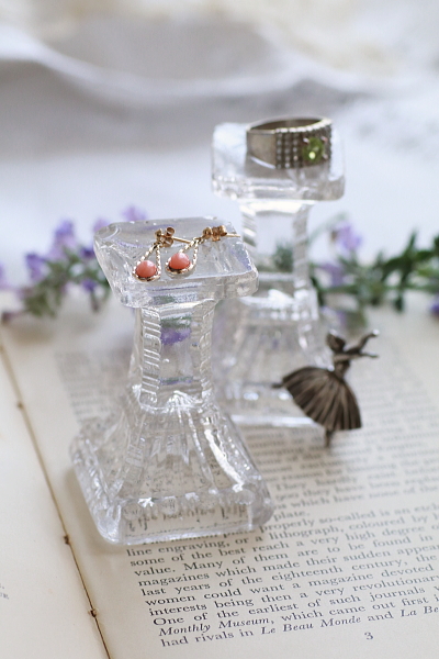 プレスガラスのアクセサリースタンド　フランス　アンティークストリュフ 2025020