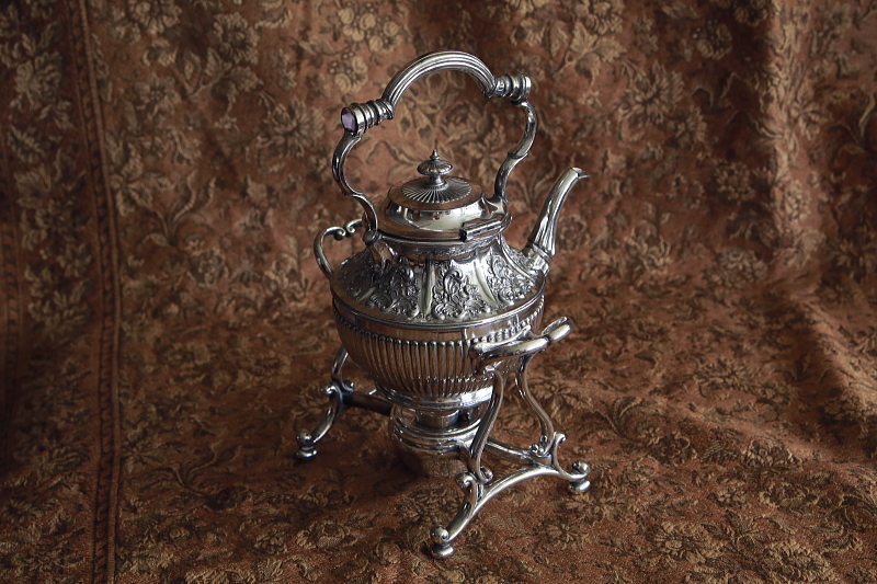 薔薇のレリーフのティーケトルアンドスタンド　philip ashberry and sons ヴィクトリアン　イギリス　アンティークストリュフ