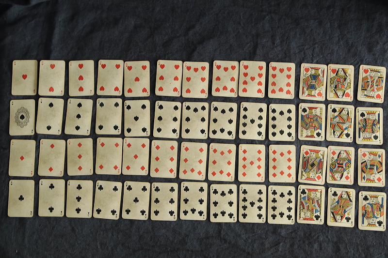 レザーケースのプレイングカード　トランプ　patience　イギリス　アンティークストリュフ