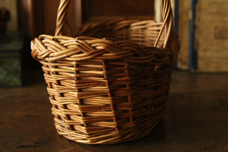 小さなハンドルバスケット　イギリス　チャイルドバスケット　アンティークストリュフ