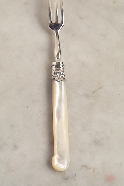 スターリングシルバーデザートフォーク　マザーオブパールハンドル　龍紋　William Gibson & John Lawrence Langman　イギリス　アンティークストリュフ