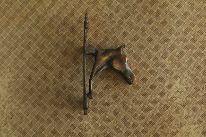 ホースヘッドのドアノッカー　イギリス　アンティークストリュフ