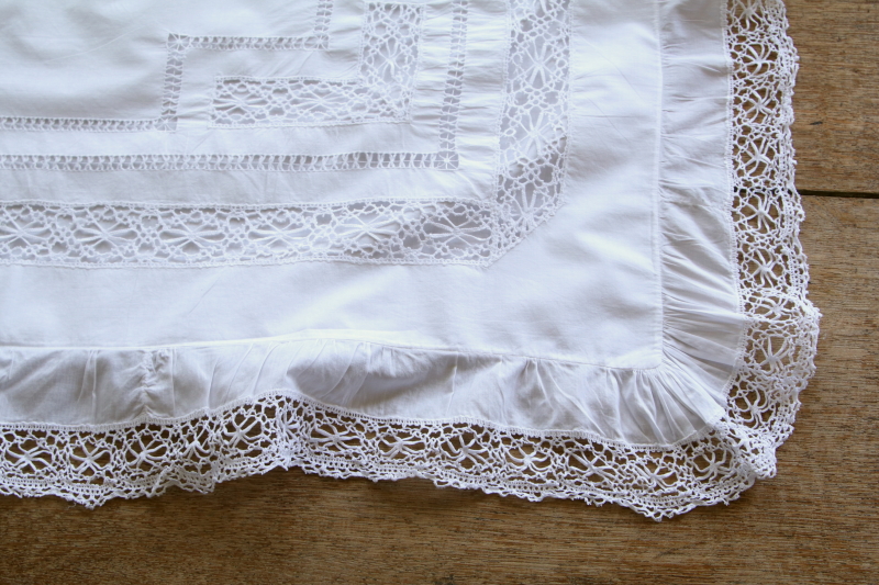 ボビンレースのクッションカバーペア　イギリス　アンティークストリュフ