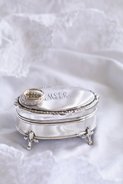 モノグラムのシルバージュエリーボックス　イギリス アンティークストリュフ 20251030