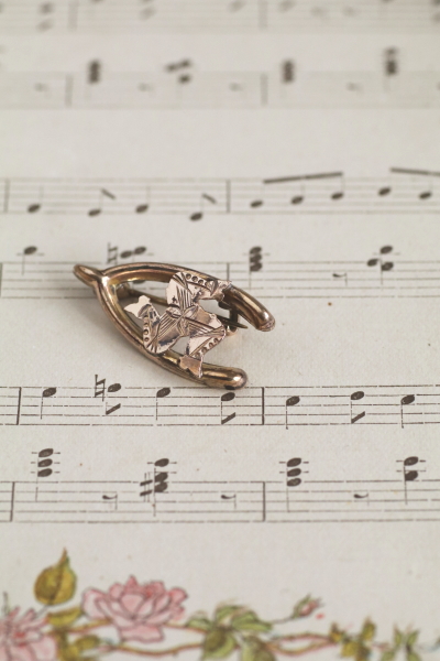 マン島のウィッシュボーンブローチ　トリスケル　イギリス　アンティークジュエリー　20251209