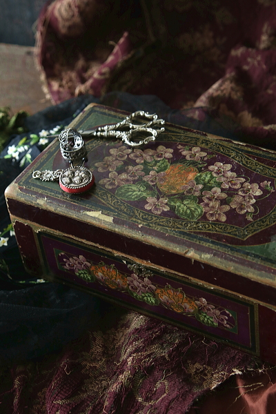 菫の紙貼りグローブボックス　コレクションボックス　ヨーロッパ　アンティークストリュフ