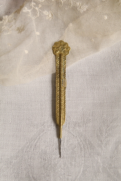 ヴィクトリアンスライドタンブールフック　刺繍針　イギリス　アンティークストリュフ