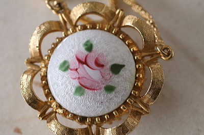 リボンのエナメルウォッチブローチ　corocraft アメリカ　イギリス　アンティークストリュフ