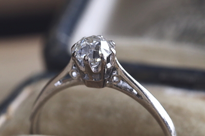 ダイヤモンドリング　ソリテール　エタニティ　オールドマインカット　オールドヨーロピアンカット　エンゲージリング　婚約指輪 イギリス　アンティークストリュフ