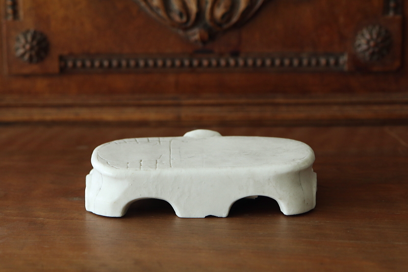 ホワイトビスクのステージ　フランス　アンティークストリュフ