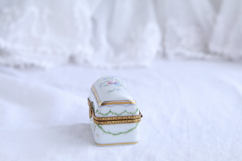 リモージュポーセリンボックス　limoges フランス　アンティークストリュフ