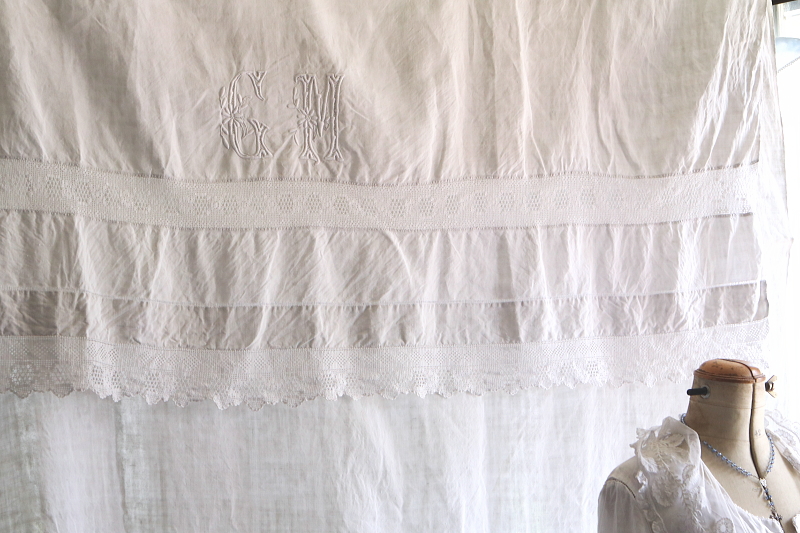 花文字刺繍とクロッシェのリネンシーツ　フランス　アンティークストリュフ