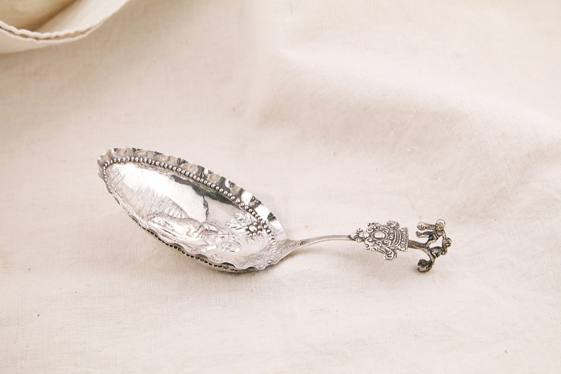 幼子ヨハネのシルバースクープ　ティーキャディースプーン　ハーナウ　ドイツ　アンティークストリュフ