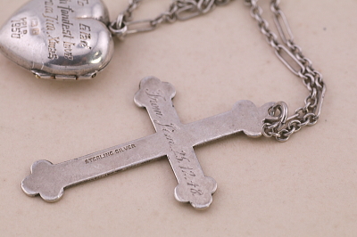 クロスとハートロケット　シルバーペンダントネックレス　イギリス　アンティークストリュフ