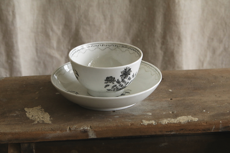 アーリーヴィクトリアン　ティーボウルソーサー　草花文　アンティークストリュフ