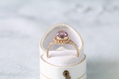 オーバルカットアメシストリング　イギリス　アンティークストリュフ