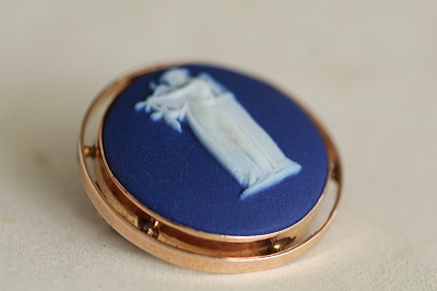 女神のジャスパーカメオブローチ　ウエッジウッド wedgwood イギリス　アンティークストリュフ