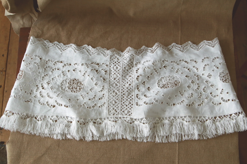 カットワークとレースのループリネンパネル　フランス　アンティークストリュフ