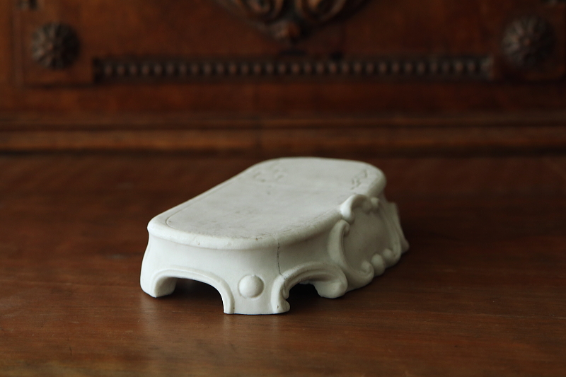 ホワイトビスクのステージ　フランス　アンティークストリュフ