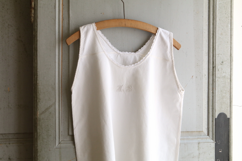 イニシャル刺繍のリネンナイティ　フランス　アンティークストリュフ