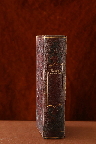 革表紙の裁縫セット　Lady's Companion　イギリス アンティークストリュフ