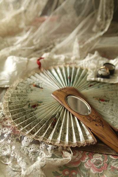 薔薇とツバメのスーベニールファン　イタリア　アンティークストリュフ 202602010