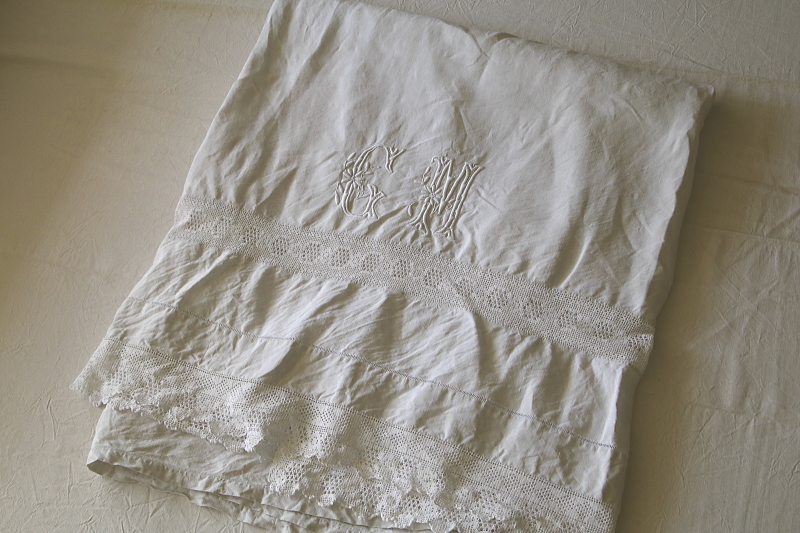 花文字刺繍とクロッシェのリネンシーツ　フランス　アンティークストリュフ