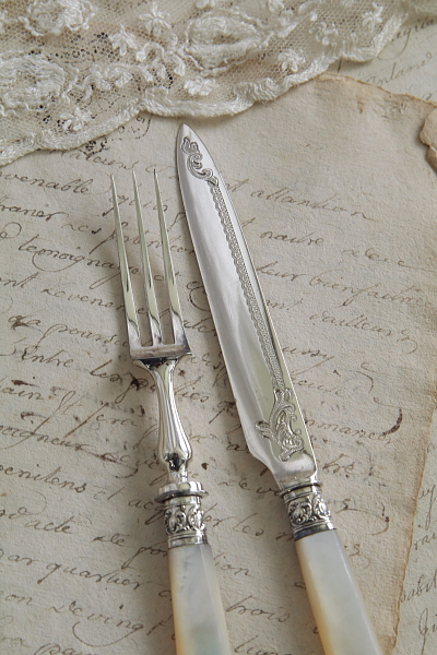 マザーオブパールハンドルデザートナイフ＆フォーク　イギリス　アンティークストリュフ