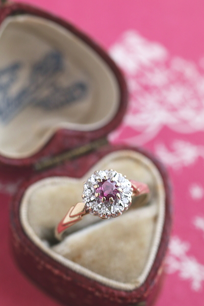 ルビーダイヤデイジーリング　ヴィンテージ　イギリス　アンティークストリュフ 20251218