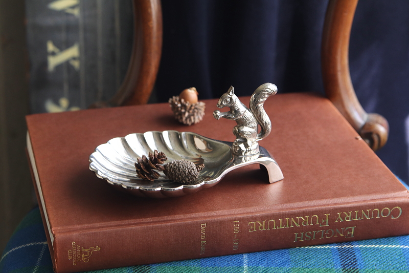 リスのナッツディッシュ　seba イギリス　アンティークストリュフ