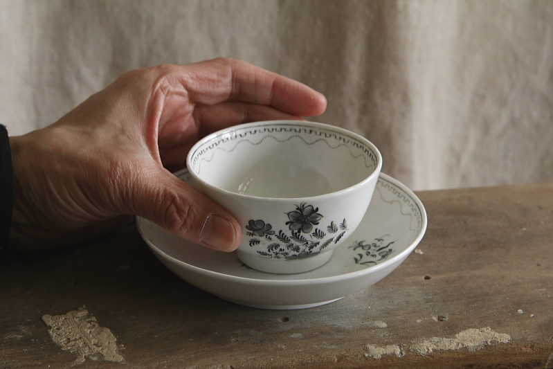 アーリーヴィクトリアン　ティーボウルソーサー　草花文　アンティークストリュフ