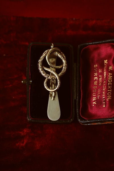 ヴィクトリアンラヴァーズノット　シャトレーン　ブローチ　イギリス　フランス　アンティークストリュフ