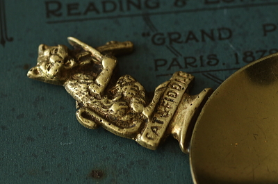 ブラスの猫のティーキャディースプーン　cat and fiddle イギリス　アンティークストリュフ