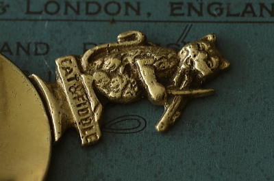 ブラスの猫のティーキャディースプーン　cat and fiddle イギリス　アンティークストリュフ