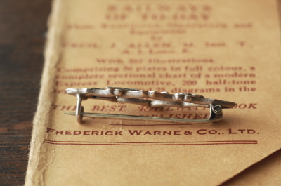 シルバーアンドゴールド　ツバメのブローチ　エドワーディアン　イギリス　アンティークストリュフ