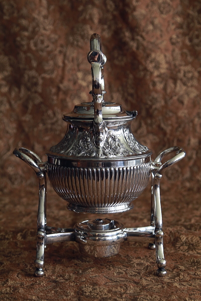 薔薇のレリーフのティーケトルアンドスタンド　philip ashberry and sons ヴィクトリアン　イギリス　アンティークストリュフ