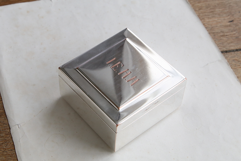 シルバープレートシガレットボックス　イギリス