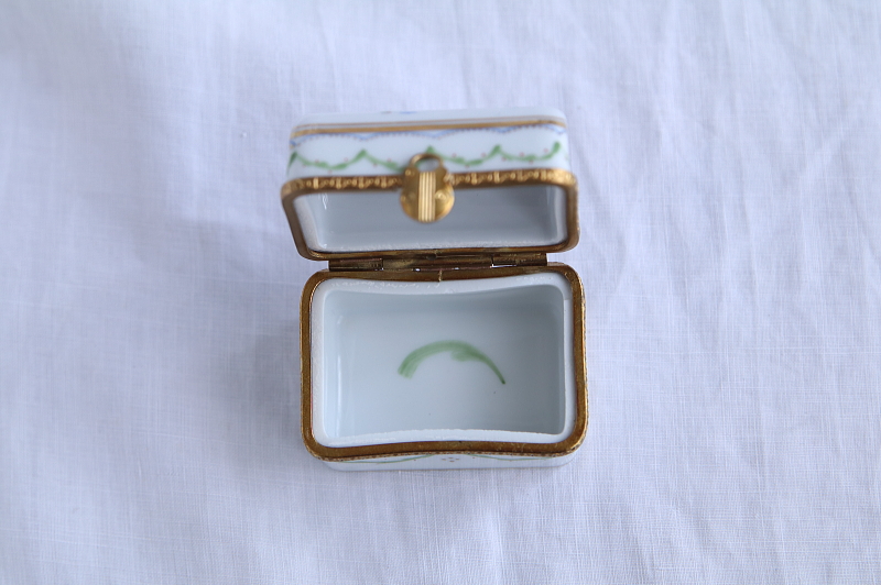 リモージュポーセリンボックス　limoges フランス　アンティークストリュフ