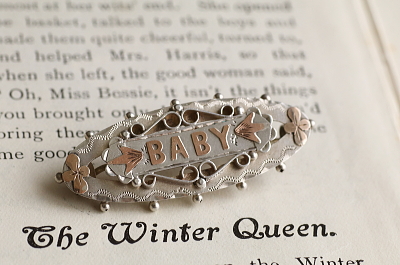 MOTHER AND BABY ブローチ　ヴィクトリアン　イギリス アンティークストリュフ