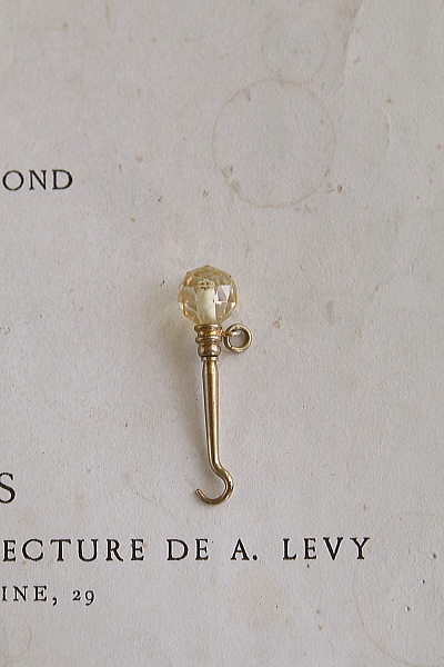 シトリンとアメシストのボタンフック　イギリス アンティークストリュフ