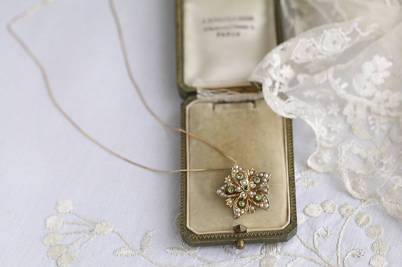 デマントイドガーネット　パール　フラワーペンダントブローチ　イギリス　アンティークストリュフ 202602027