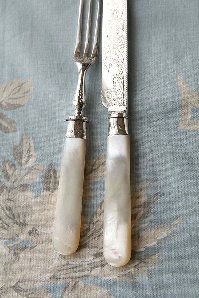 ハンドエングレービングデザートナイフアンドフォーク　Richard Frederick Mosley　イギリス　アンティークストリュフ