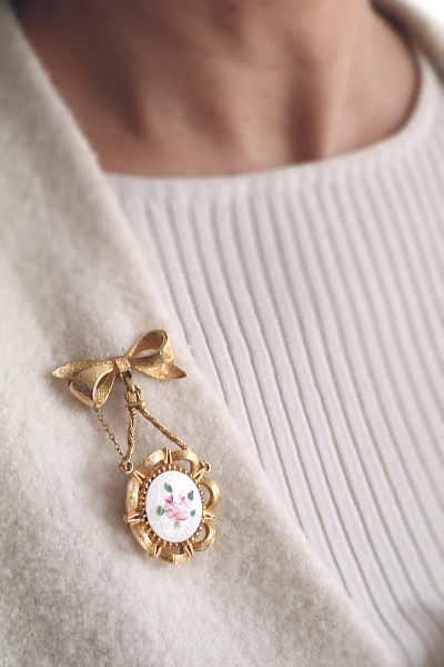 リボンのエナメルウォッチブローチ　corocraft アメリカ　イギリス　アンティークストリュフ