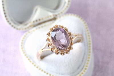 オーバルカットアメシストリング　イギリス　アンティークストリュフ