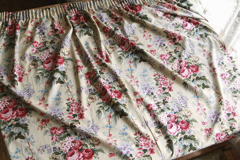 薔薇のヴィンテージカーテン　イギリス　アンティークストリュフ