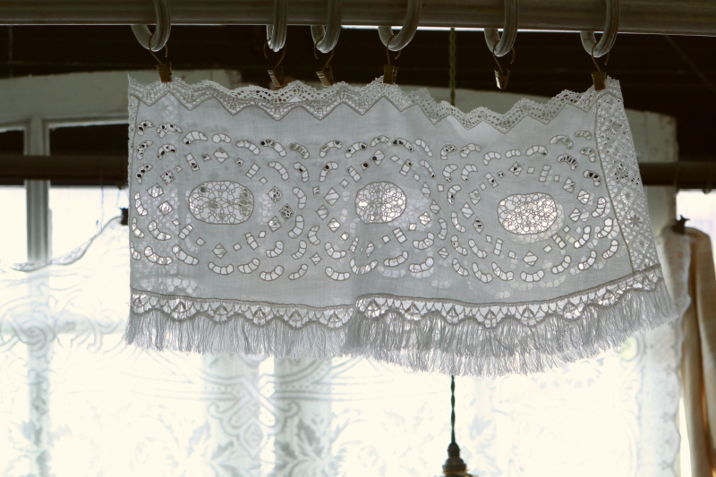 カットワークとレースのループリネンパネル　フランス　アンティークストリュフ