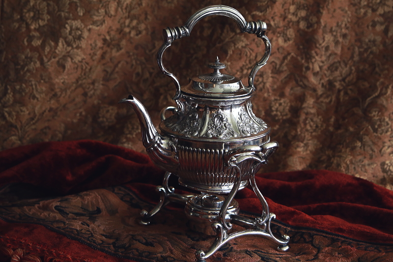 薔薇のレリーフのティーケトルアンドスタンド　philip ashberry and sons ヴィクトリアン　イギリス　アンティークストリュフ