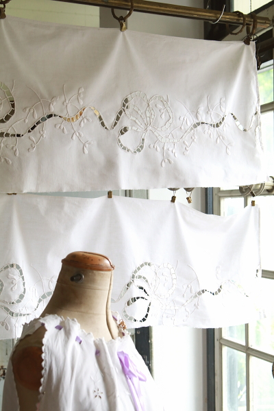 ヤドリギとリボン　カットワーク刺繍パネル　フランス　アンティークストリュフ 20250606