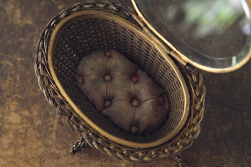 ワイヤーパニエのジュエリーボックス　アンティークジュエリー　ヴィンテージジュエリー　フランス　アンティークストリュフ