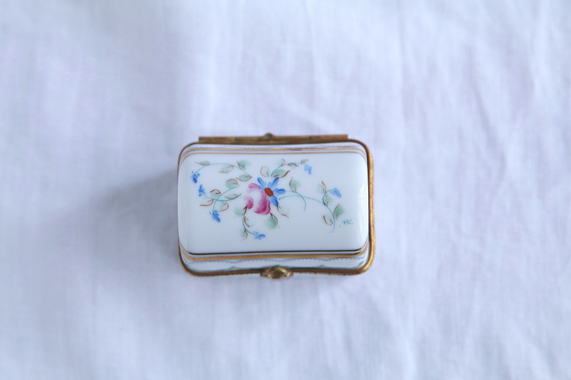 リモージュポーセリンボックス　limoges フランス　アンティークストリュフ